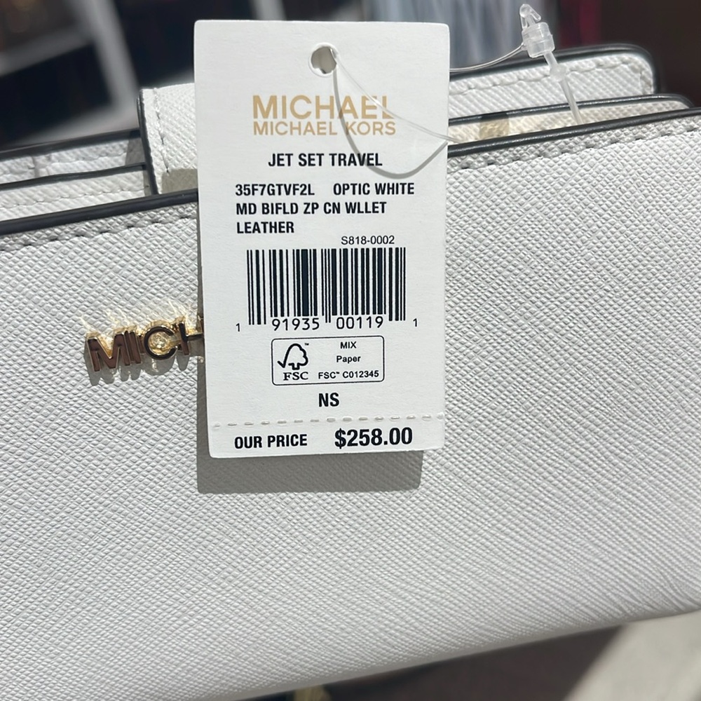 Michael Kors Medium Saffiano Leather Bifold Wallet Optic White
NWT - Picture 12 of 16